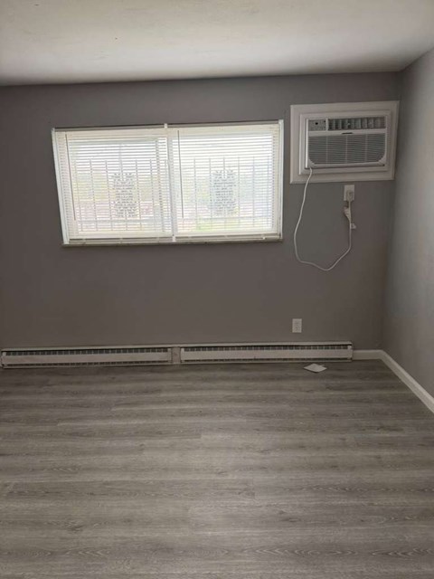 4644 Burkhardt Ave 1-2 Beds Apartment for Rent