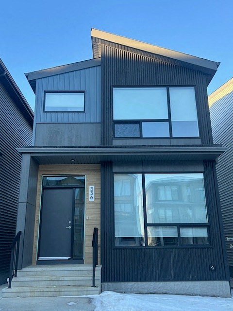 Main, 404 32 Street Southwest 3 Beds Apartment for Rent