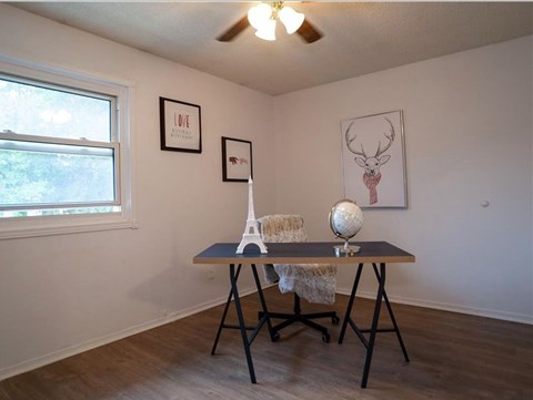 655 Albert St - Unit J 2 Beds Apartment for Rent