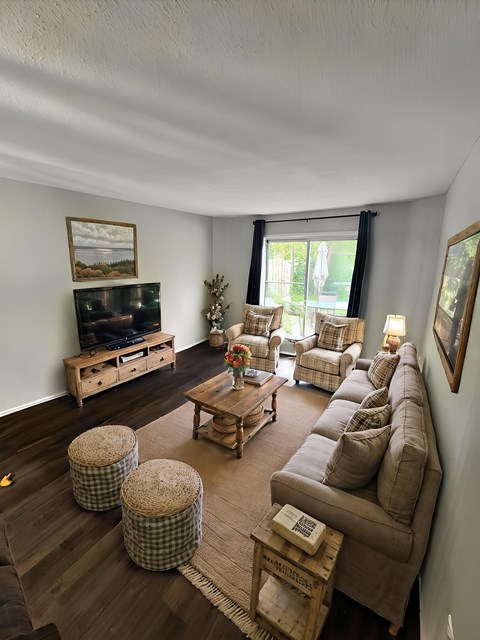 655 Albert St - Unit J 2 Beds Apartment for Rent