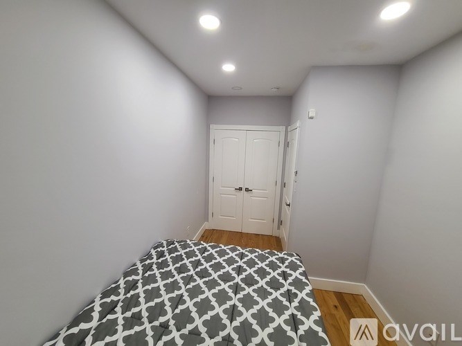 A bedroom with a bed and a wardrobe.