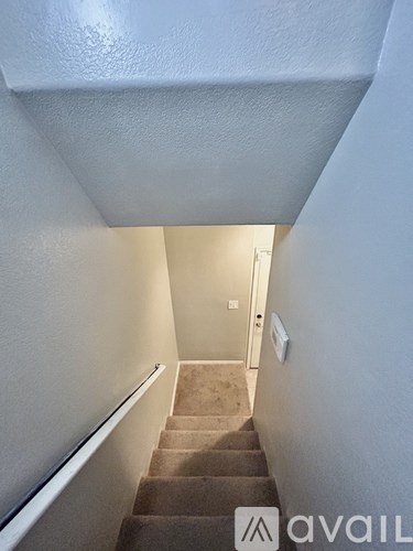 A dining room with a table and chairs is available for rent.