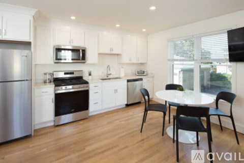 92 Brown St 3-4 Beds Apartment for Rent