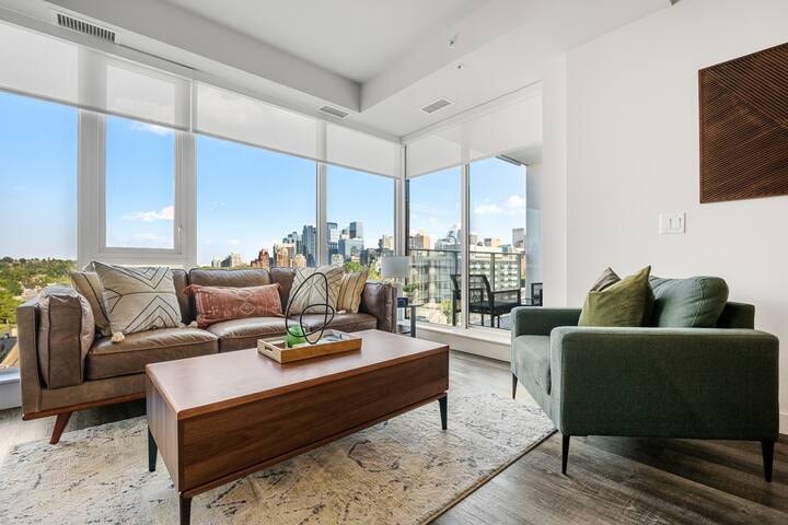 A living room with a view of the city skyline.