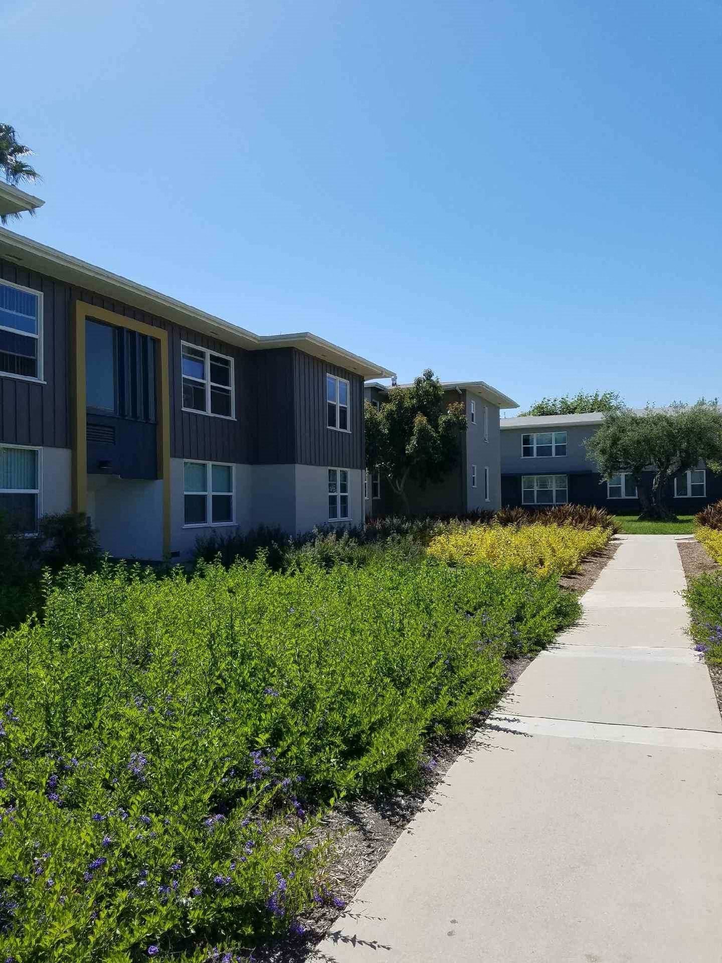 Hollypark Knolls | Apartments in Inglewood, CA