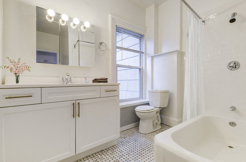 61 Langdon Square – Bathroom