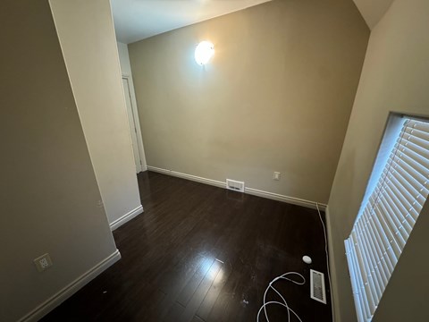 412 Elgin Avenue 2 Beds Apartment for Rent