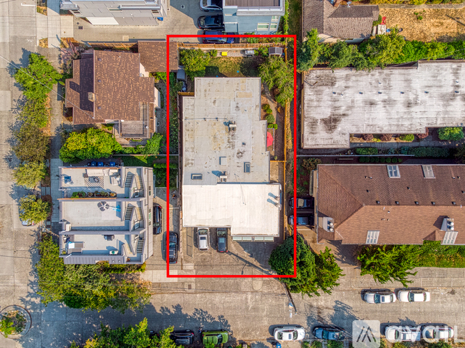 A red square highlights a parking lot in the middle of a residential area.