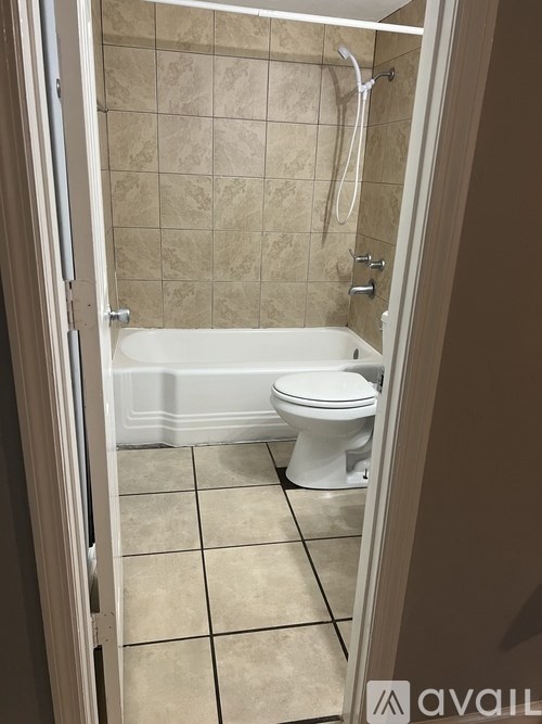 A bathroom with a toilet and a bathtub.