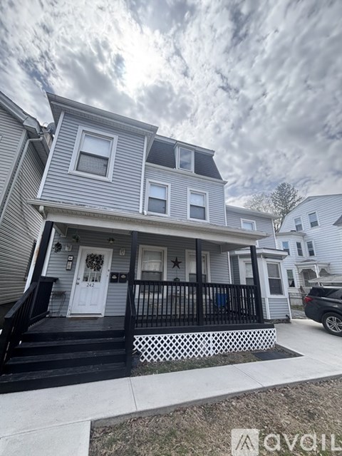 242 Church St 4 Beds Apartment for Rent