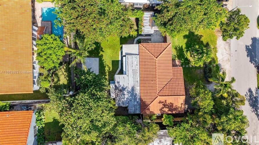 A bird's eye view of a house surrounded by trees.