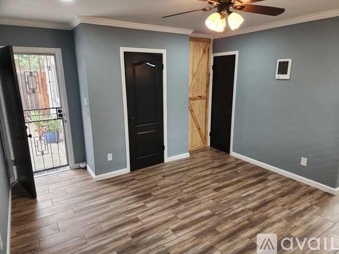 719 S Pine St Studio Apartment for Rent - Photo gallery 3