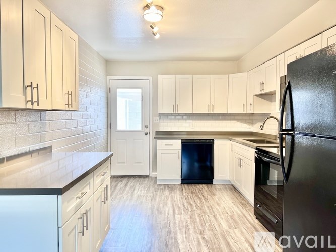 Source URL: https://prod-avail.s3.amazonaws.com/public_images/40493209/listing/IMG_8823.jpg