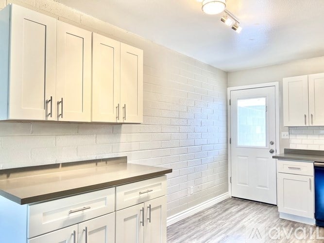 Source URL: https://prod-avail.s3.amazonaws.com/public_images/40493212/listing/IMG_8825.jpg