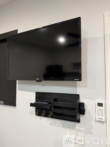 Source URL: https://prod-avail.s3.amazonaws.com/public_images/40496463/listing/IMG_4370.jpeg