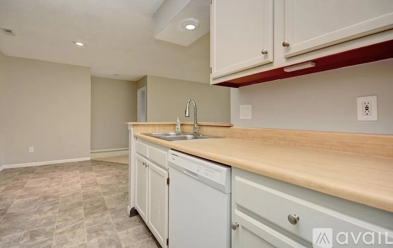 2245 Hedgerow Road in Columbus, OH