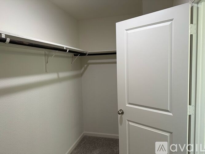 Source URL: https://prod-avail.s3.amazonaws.com/public_images/40493964/listing/23.jpg