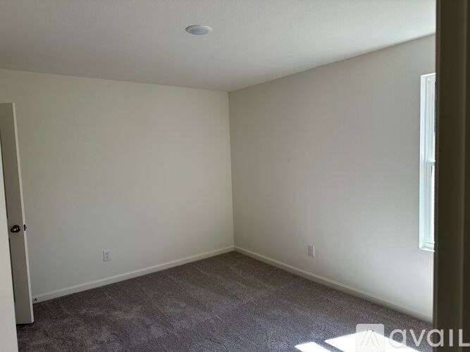 Source URL: https://prod-avail.s3.amazonaws.com/public_images/40493966/listing/26.jpg