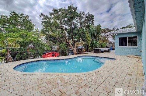 320 SW 11Th Ct 3 Beds Apartment for Rent