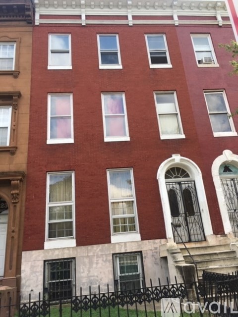 1325 W Fayette St 3 Beds Apartment for Rent