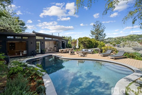 209 San Rafael Avenue 5 Beds Apartment for Rent