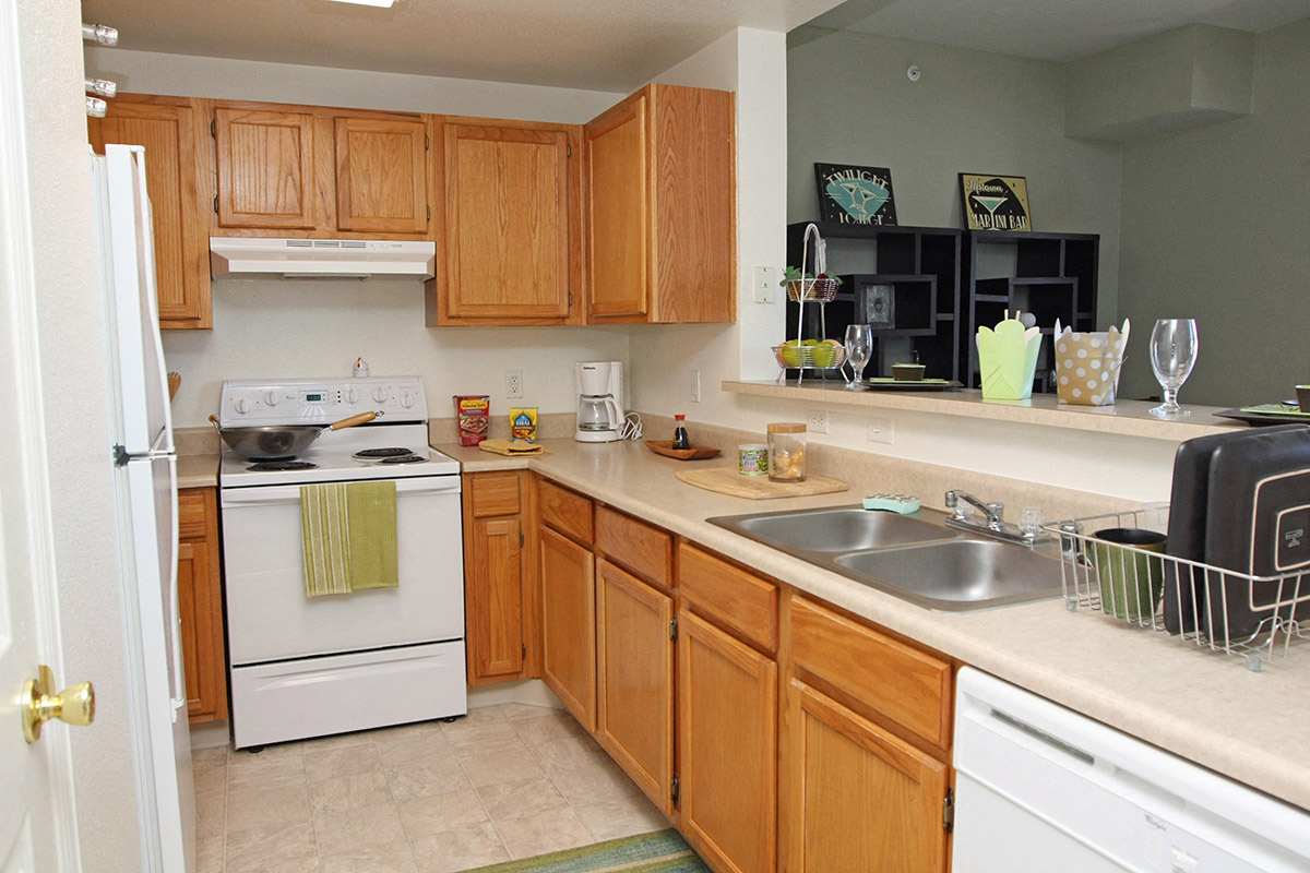 Full Kitchen at Denver Townhomes Near Aurora CO