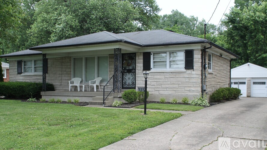 A house with a front yard and a driveway.