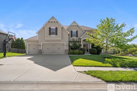 1324 Northeast Country Lane 4 Beds Apartment for Rent