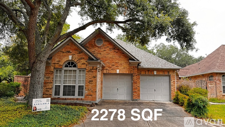 A house with the number 2278 SQF on the front yard.