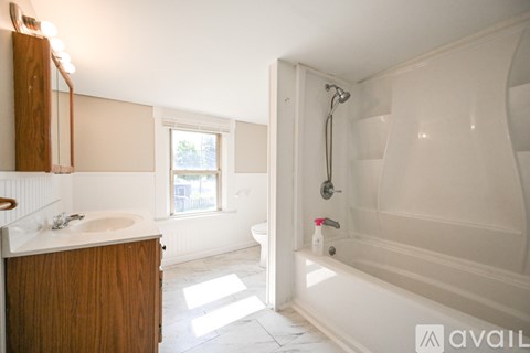 328 Glenn Avenue 3 Beds Apartment for Rent