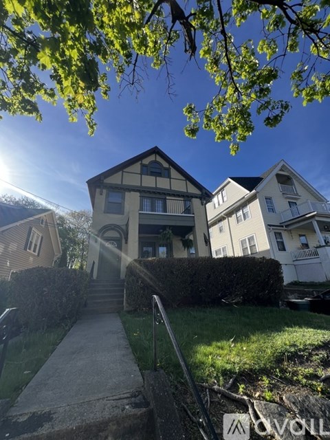 1517 Quincy Ave 3 Beds Apartment for Rent