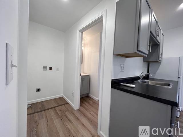 947 Woodmere Ave
