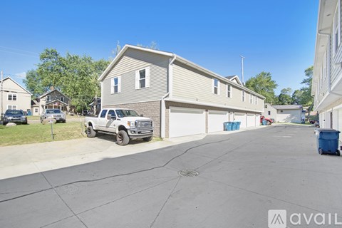 2643 Redwood Ave 6 Beds Apartment for Rent