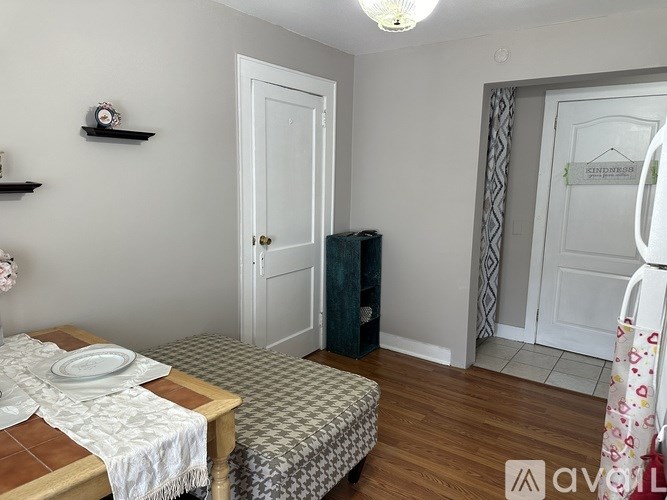 Source URL: https://prod-avail.s3.amazonaws.com/public_images/40504404/listing/IMG_3523.jpg
