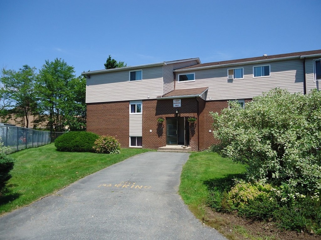 A building with a driveway in front of it.