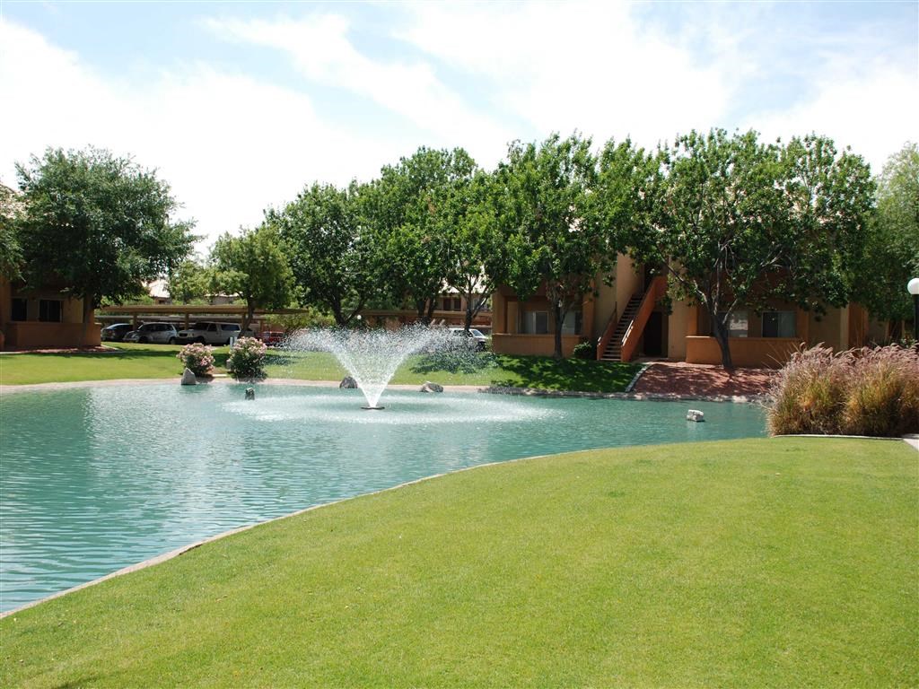 a large pool of water with a fountain in the middle