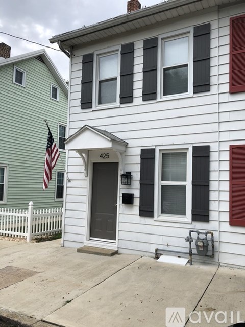425 South High Street 2 Beds Apartment for Rent