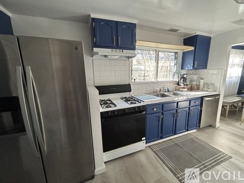 1114 Loma Avenue 3 Beds Apartment for Rent