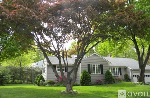 40 Long Meadow Rd 4 Beds Apartment for Rent