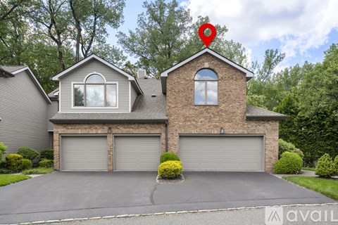 81 Lakeview Dr 4 Beds Apartment for Rent