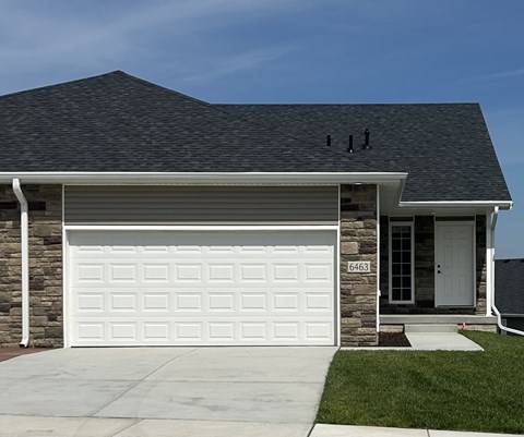 6463 Maple View Court 3 Beds Apartment for Rent