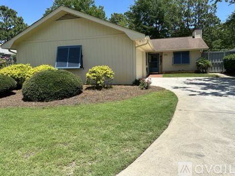 221 Bogey Drive 3 Beds Apartment for Rent
