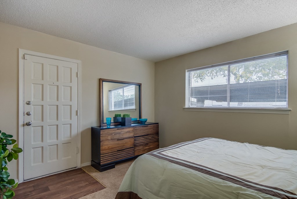 Falls on Clearwood Apartments eBrochure