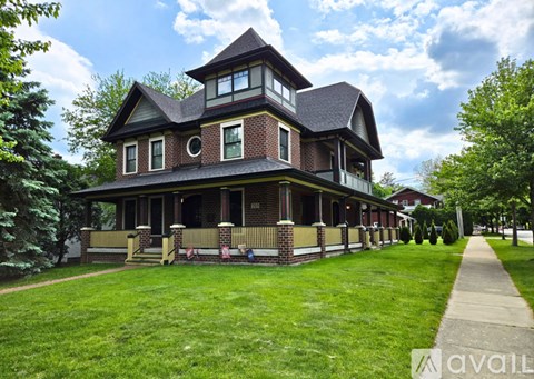 203 South Columbia Street 6 Beds Apartment for Rent