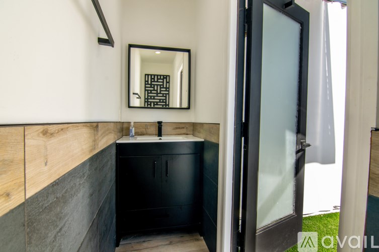 A bathroom with a sink and mirror.