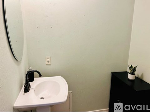7812 Oak Forest Drive 3 Beds Apartment for Rent