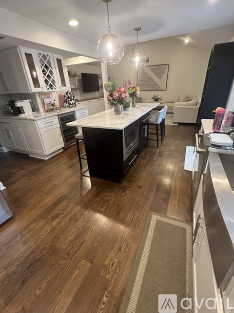 927 Cass Ln 3 Beds Apartment for Rent