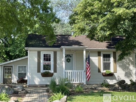 5201 North Montclair Avenue 3 Beds Apartment for Rent
