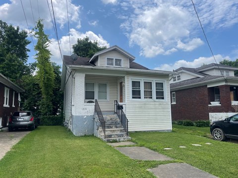 1226 Manitau Ave 2 Beds Apartment for Rent