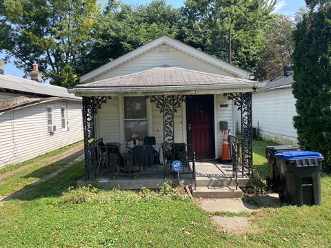 2057 May Ave. 3 Beds Apartment for Rent